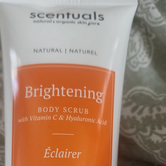 Scentuals natural brightening body scrub - Picture 2 of 2